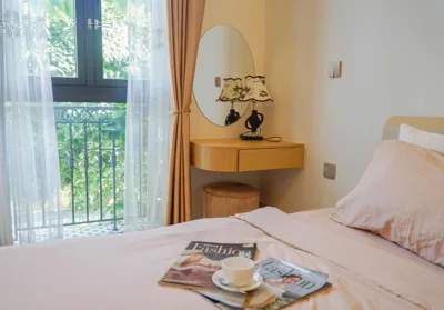 Phòng King nhìn ra vườn — TH Villa, Vinhome Ocean Park, Hanoi